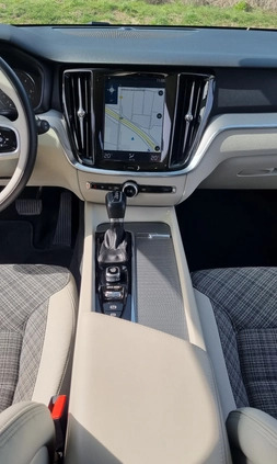 Volvo V60 Cross Country cena 114999 przebieg: 157000, rok produkcji 2019 z Otmuchów małe 379